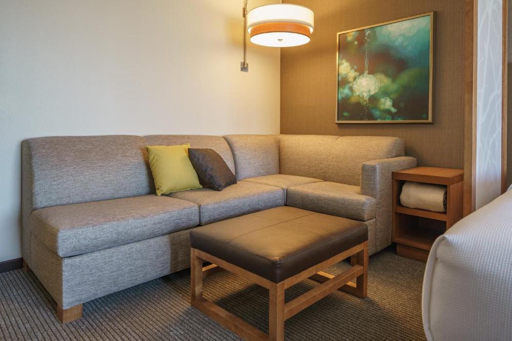King Room with Sofa Bed - High Floor interior